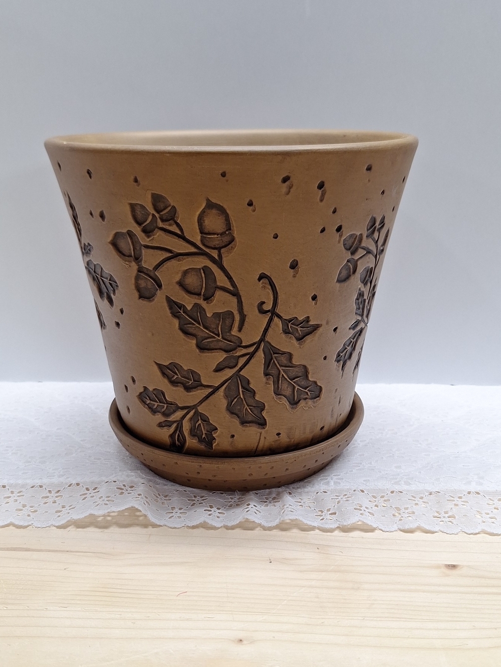 #ADN Lee's Pottery Decorative Acorn & Oak Leaf Ceramic Planter